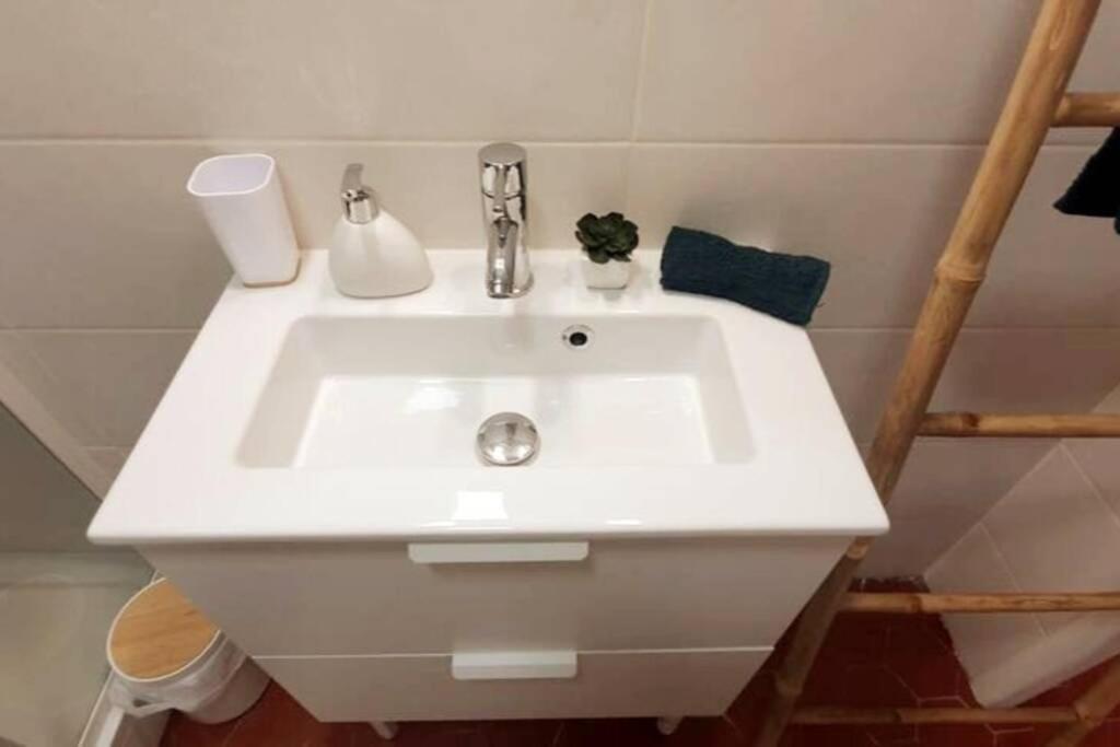 몽뗄리마 T2 Cosy Au Calme,Entree Autonome,Centre Historique 아파트 외부 사진